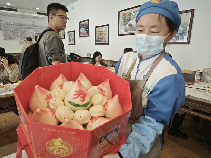 寿桃、重阳糕热销，北京多家老字号餐饮“重阳宴”预订火爆