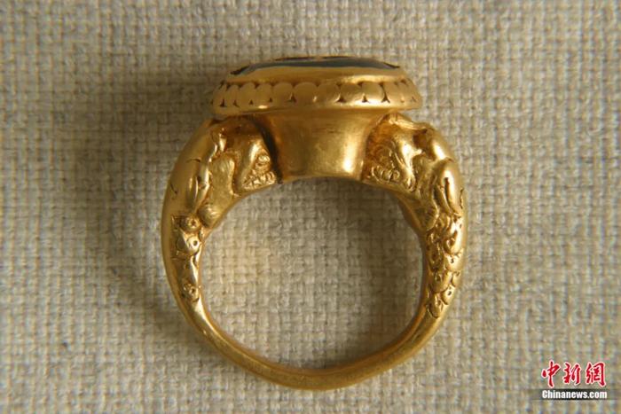 一枚1400年前的西域金戒指，藏着多少“丝路密码”？