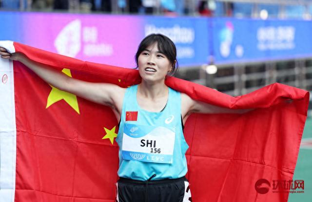 杭州第4届亚残运会：史逸婷打破田径女子200米T36级世界纪录夺冠