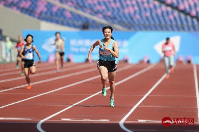 杭州第4届亚残运会：史逸婷打破田径女子200米T36级世界纪录夺冠