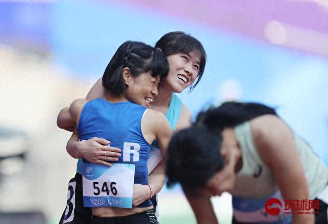 杭州第4届亚残运会：史逸婷打破田径女子200米T36级世界纪录夺冠