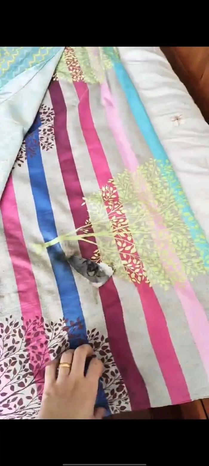 荣耀60手机自燃后被子情况。