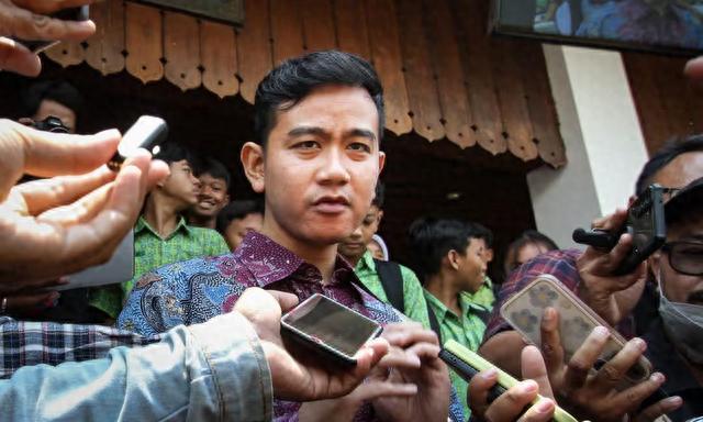 观察｜普拉博沃宣布搭档佐科长子竞选印尼总统，各界怎么看？