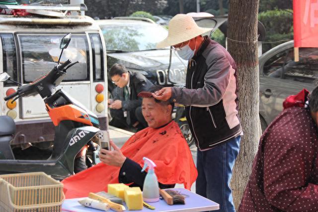 西安灞桥法院：党员干警进社区，志愿服务我先行