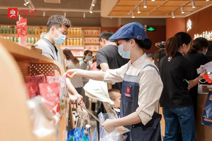 年复购不超过10次的小零食，如何做增长？