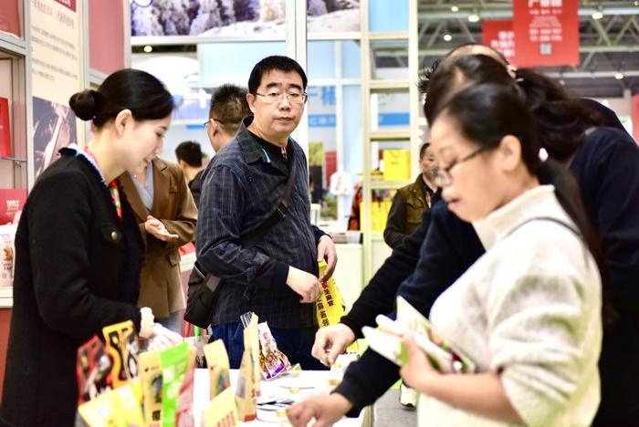 探馆“火锅节”｜武隆苕粉、梁平张鸭子、垫江吉之源……看重庆区县带来了哪些火锅“土特产”