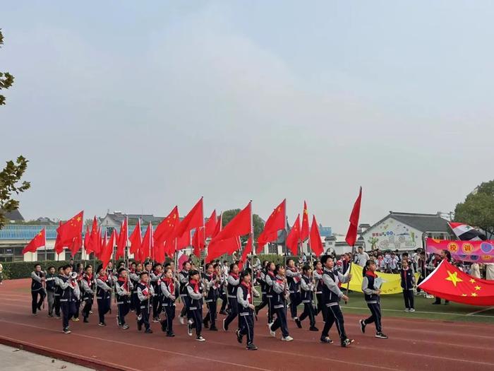 苏州一学校回应“运动会有学生举日本国旗”：模拟亚运会展示各国旗帜