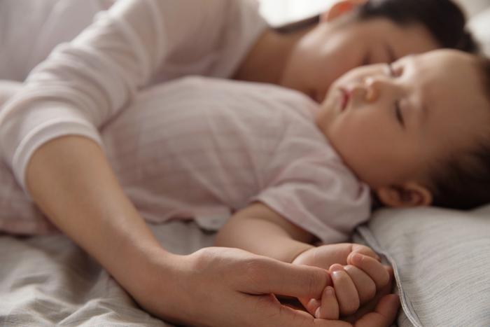 和爱的人睡在一起是“大补”，有科学依据吗？