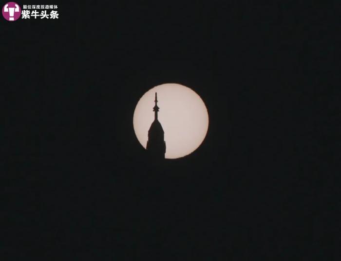 【紫牛头条】你见过飞船穿过太阳的画面吗？摄影师拍到神舟十七号“凌日”奇观