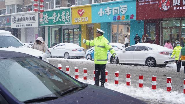 坚守的你，是风雪中最美的"警"色