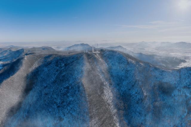 长春新雪季来啦！第一场雪下的神鹿峰，有种泼墨山水之美！