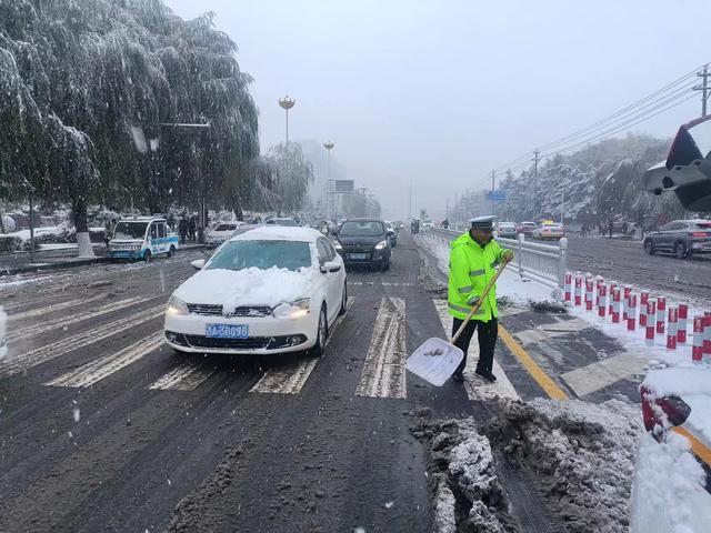 坚守的你，是风雪中最美的"警"色