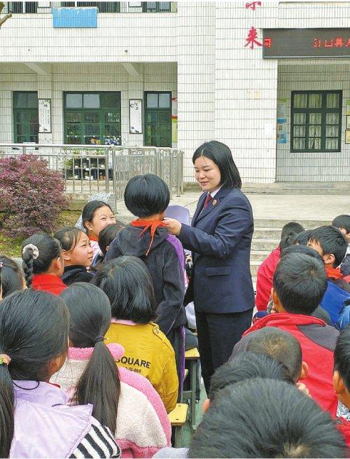 杨茜:让法治浸润未成年人心田