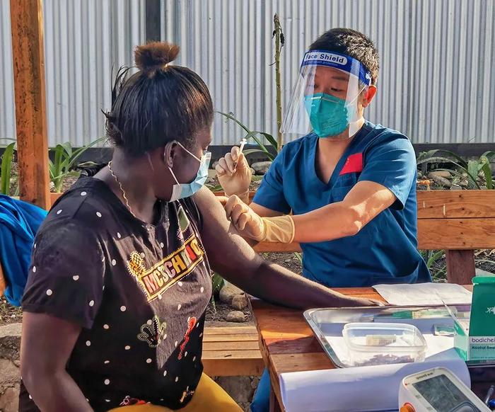 中国援外医疗60年，在巴布亚新几内亚的缩影