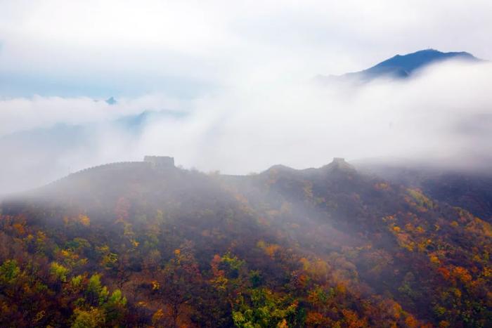 “天青色等烟雨，而我在等你”~这句歌词，出现在了怀柔~