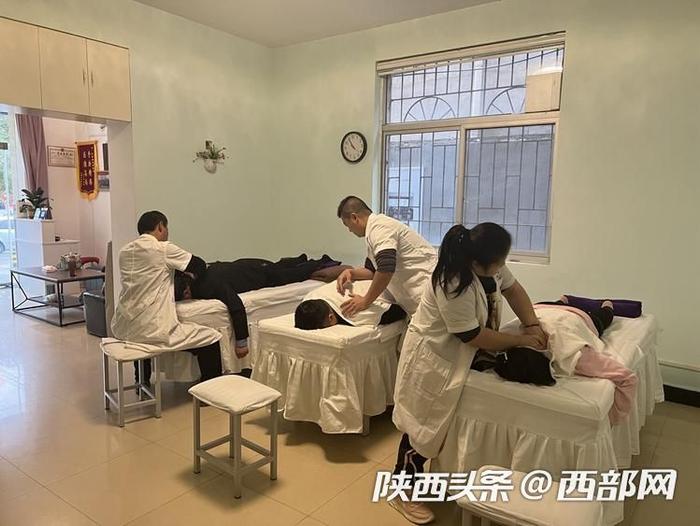 家站点里的人大·代表故事丨咸阳秦都区渭滨街道：“做你的眼” 帮视障者照亮前路