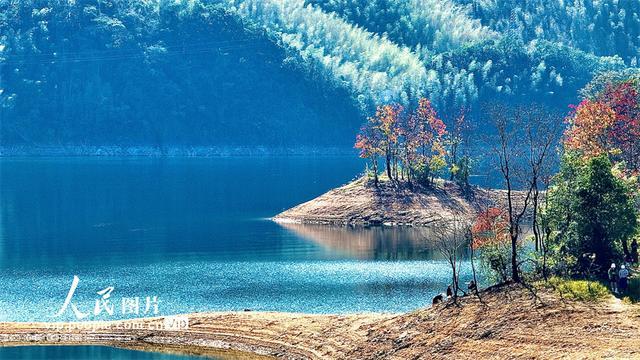 安徽黄山：太平湖秋色美