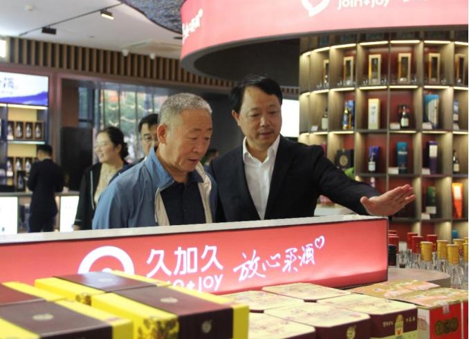 中国酒业协会理事长宋书玉参观调研商源集团