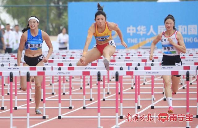 学青会田径校园组，吴艳妮轻松夺冠林雨薇将登场