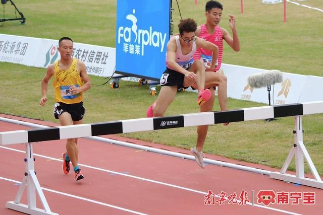 学青会田径校园组，吴艳妮轻松夺冠林雨薇将登场