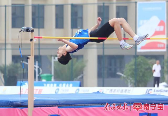 学青会田径校园组，吴艳妮轻松夺冠林雨薇将登场