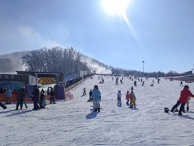 迎接新雪季，九台区庙香山温泉滑雪度假区正式“开板”