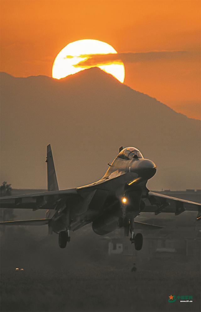 长空砺剑，制胜云端！空军航空兵某旅展开空战对抗训练