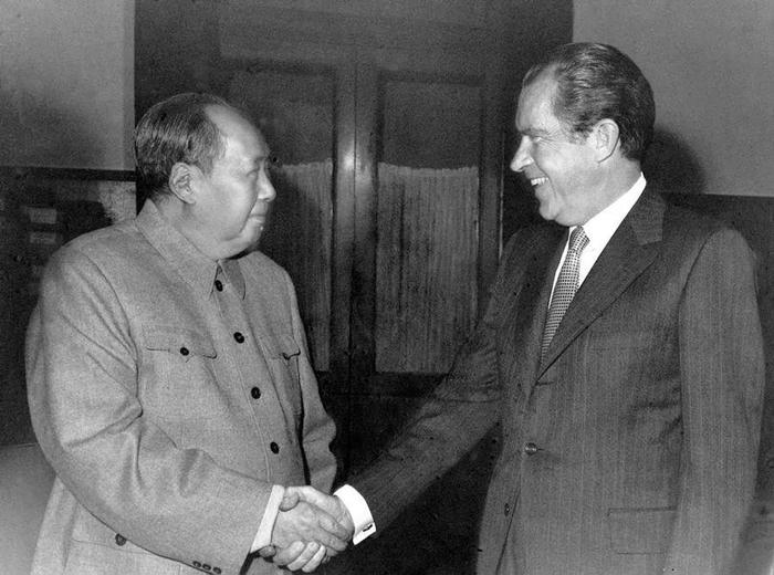 1972年2月，毛泽东会见尼克松。