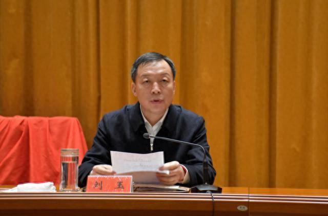 长期交往“政治骗子”妄图结交“大领导”，潍坊原副市长刘玉被公诉