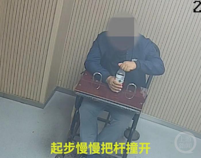 司机听信“收费700抬杆就过” 5辆大货车收费站“组团闯卡”被抓