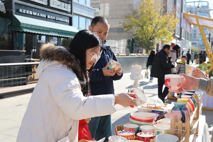 来祥云小镇逛市集喽～“北京发布，传递城市之美”主题文化市集启幕，更多精彩等你探索！