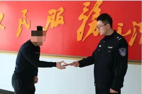 “别让我老婆知道”！男子藏了10000元私房钱，结果被贼偷了…...