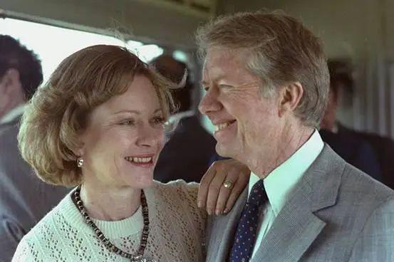美国前总统卡特缅怀妻子：我每一项事业都有她的功劳