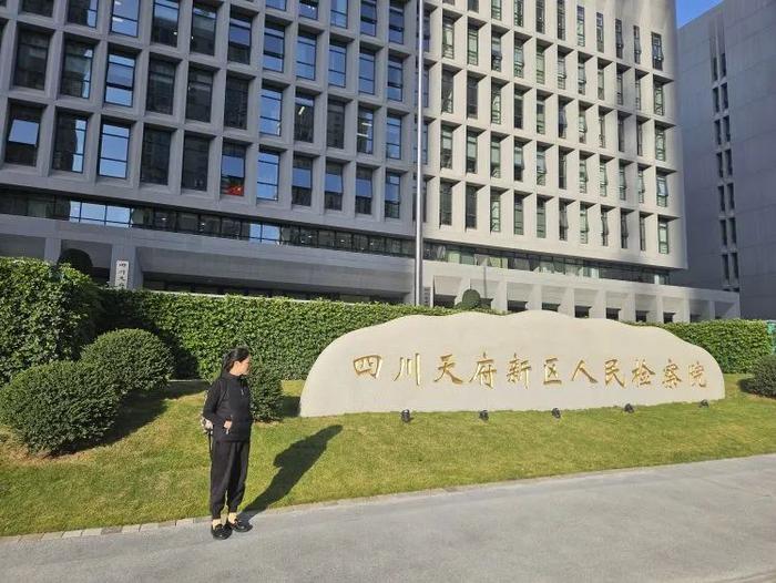 15岁少女陪侍醉酒后坠楼，涉事KTV被刑事立案