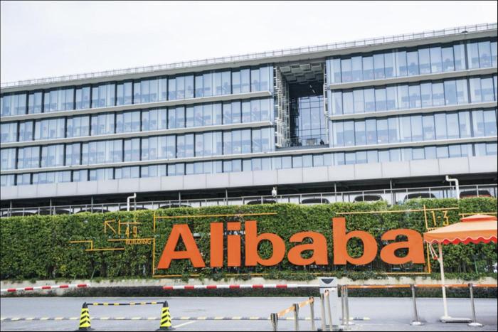 Alibaba Exec Says Jack Ma Not to Trim Any Stake as Sales Plan Arouses Concern