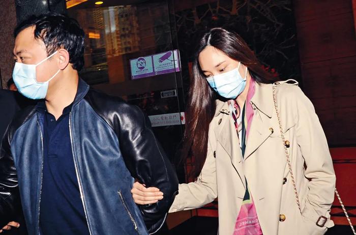纪晓波与吴佩慈。图片来源:视觉中国