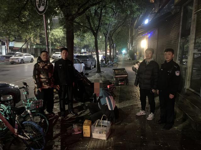 西安公安碑林分局民警追踪两小时破案为外卖小哥追回被盗电动车和未派送的火锅食材