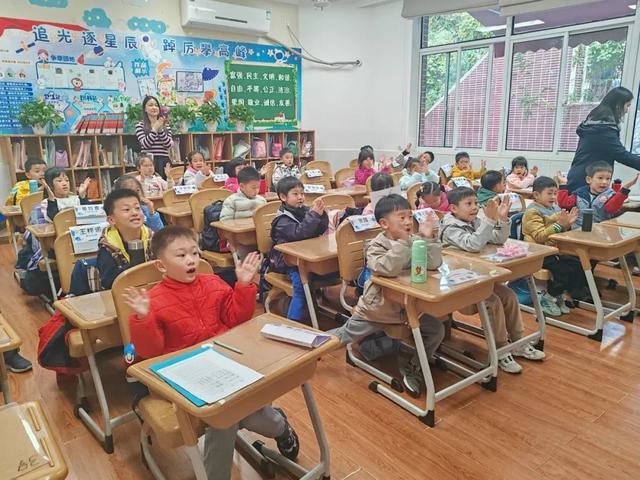 十余年讲述与陪伴，上海长宁实验小学“故事妈妈”周二不见不散