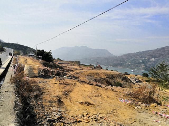 重庆奉节县：绿色生态修复促蜕变 搬迁遗址变公园