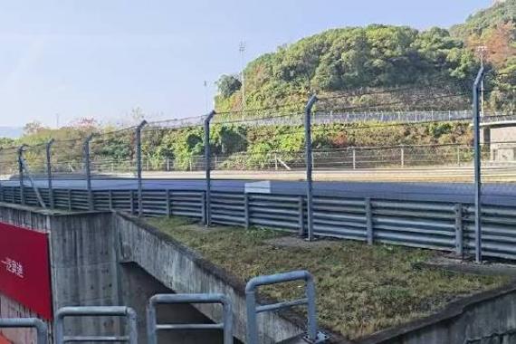 小米今天在浙赛跑圈速，这涂装有点当年奥迪 e-tron 那感觉了……