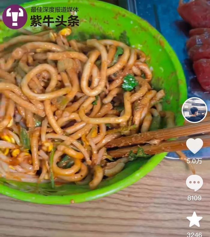 【紫牛头条】每个周末去不同城市旅游！一年下来小伙记录的美食故事治愈无数上班族