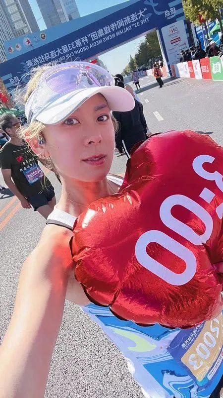 【紫牛头条】又美又飒的国内首位全马300女“兔子”：成就他人“破三”很快乐