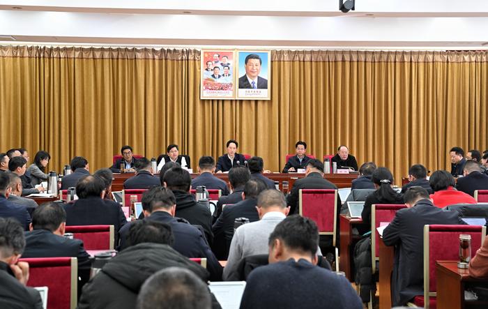 肖友才主持召开拉萨市城乡环境综合大整治行动调度推进会