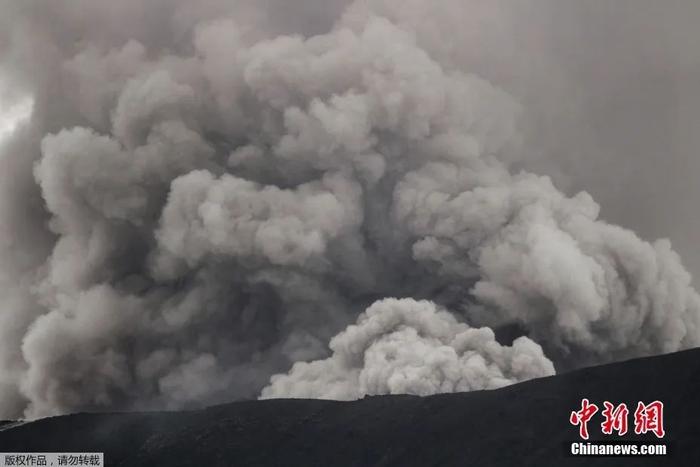 已致23人遇难，印尼多座火山为何集中喷发？