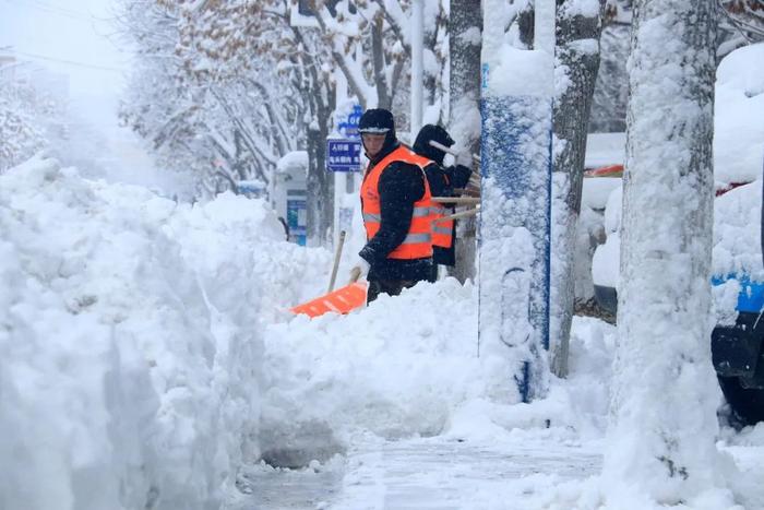 中到大雪！局部暴雪！山东将有大范围雨雪天气，局部降温超16℃！青岛…跟吗？跟，跟一半