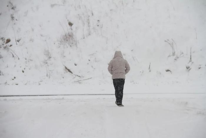 中到大雪！局部暴雪！山东将有大范围雨雪天气，局部降温超16℃！青岛…跟吗？跟，跟一半