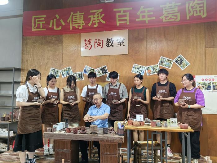 “中澳茶文化周”：上海紫砂工艺师让中国紫砂文化火到海外