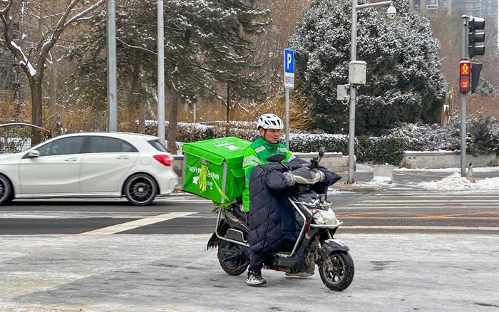 轨道结冰今早地铁房山线降速运行，受影响乘客可领取延误证明