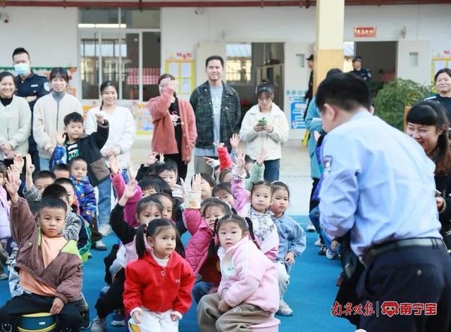 几粒糖果就和陌生人走？“防拐骗”教育一定要尽早教给孩子！