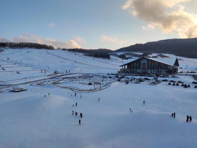 新雪季 新玩法 新体验——从“东方甄选”吉林行暨长白山冰雪旅游主题采访活动感受我省冰雪旅游新变化